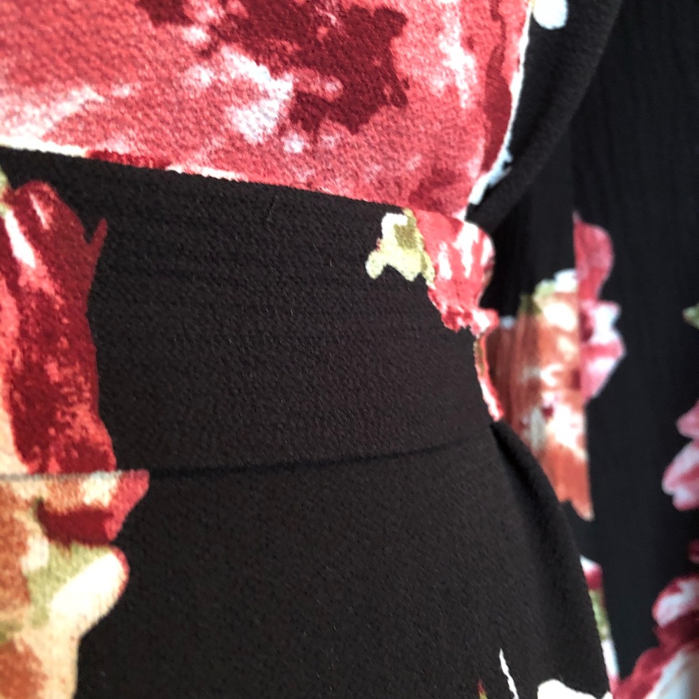 LAST ONE: MEDIUM BLACK FLORAL LONG BOHEMIAN KIMONO - Picture 6 of 8